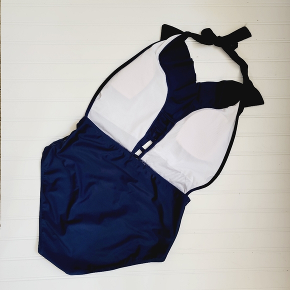 Ekouaer Plunging Ruffle Swimsuit - Picture 4 of 10